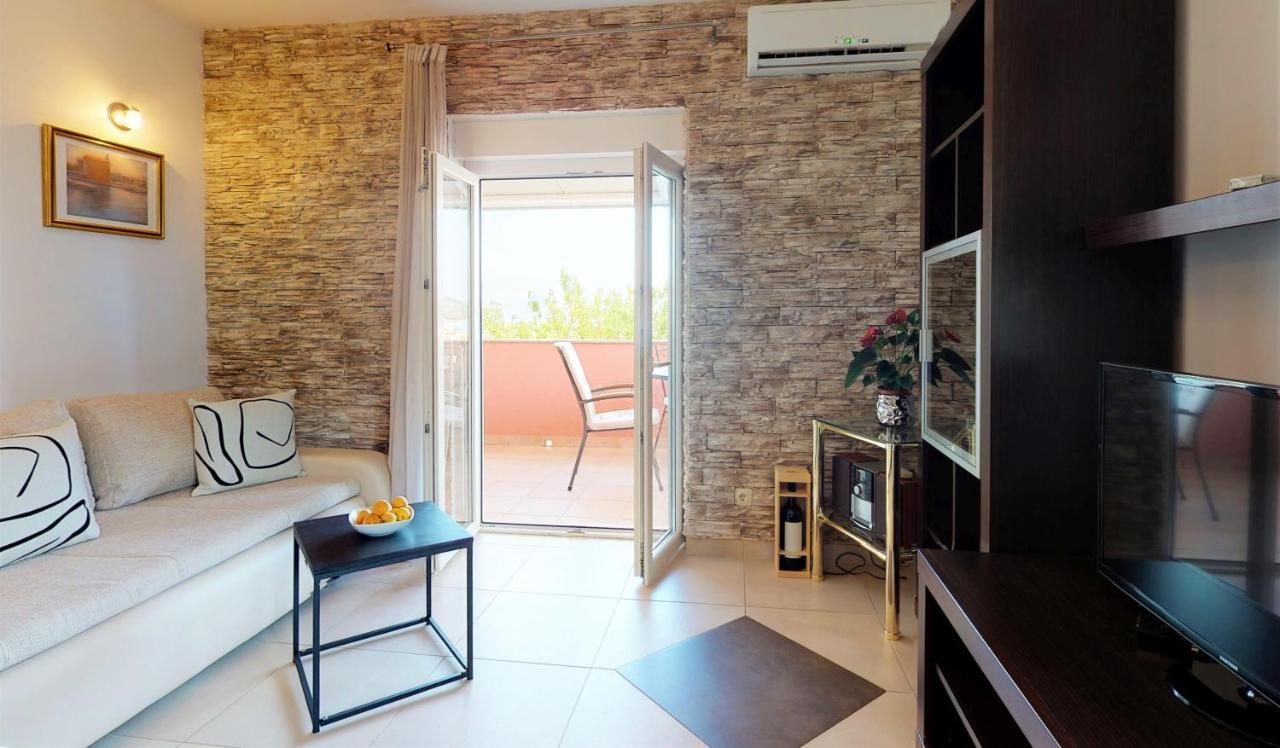 Apartments Silva Slatine Kültér fotó